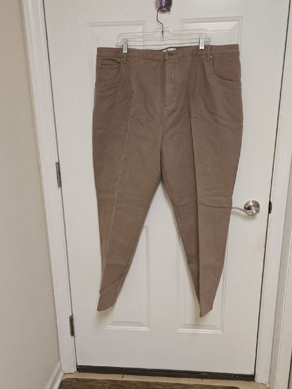 CJ Banks Jeans With Zipper Closure in Taupe